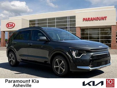 New 2025 Kia Niro SX