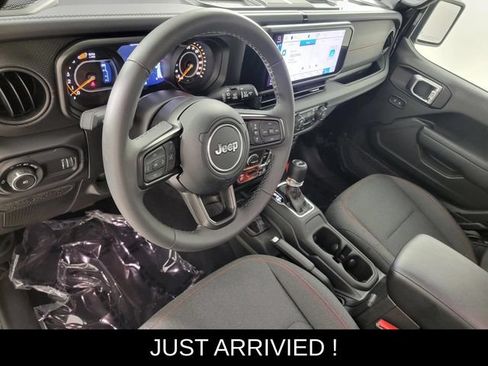 Used 2026 Jeep Wrangler Unlimited Rubicon AWD/4WD image 12