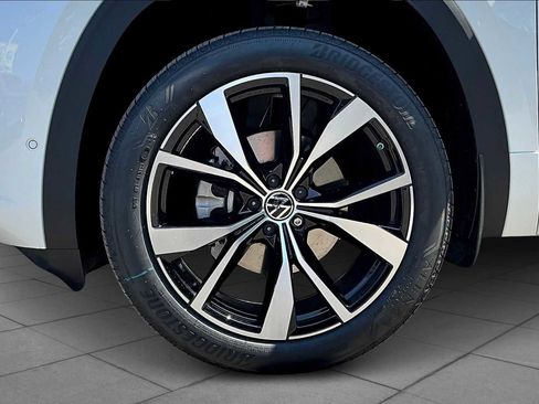 New 2026 Volkswagen Atlas Cross Sport SEL Premium R-Line image 11