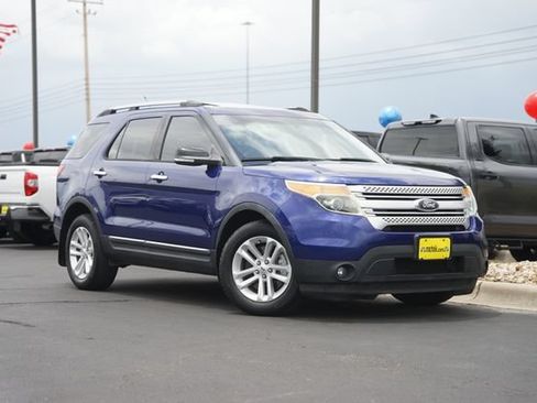 Used 2014 Ford Explorer XLT w/ Equipment Group 201A FWD image 2