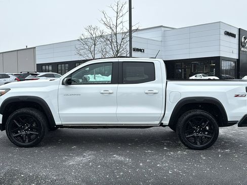 Used 2024 Chevrolet Colorado Z71 w/ Z71 Convenience Package 2 image 4