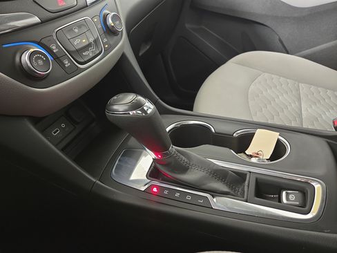 Used 2021 Chevrolet Equinox LS w/ LS Convenience Package FWD image 22