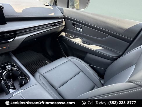 Certified 2025 Nissan Murano SV image 27