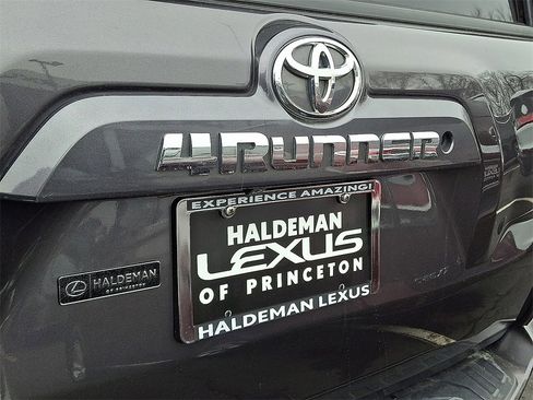 Used 2017 Toyota 4Runner SR5 image 23