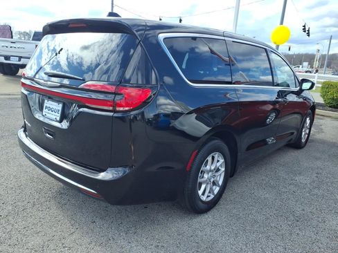 New 2026 Chrysler Pacifica Select image 2