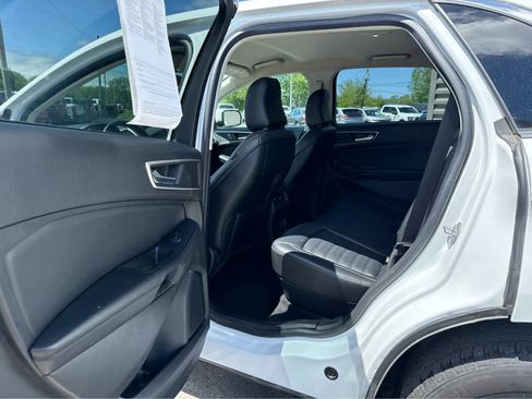 Used 2022 Ford Edge SEL image 16