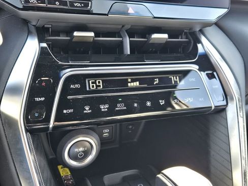 Used 2024 Toyota Venza Nightshade image 23