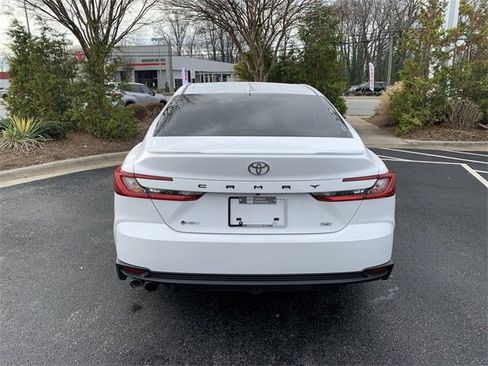 Used 2025 Toyota Camry SE image 7