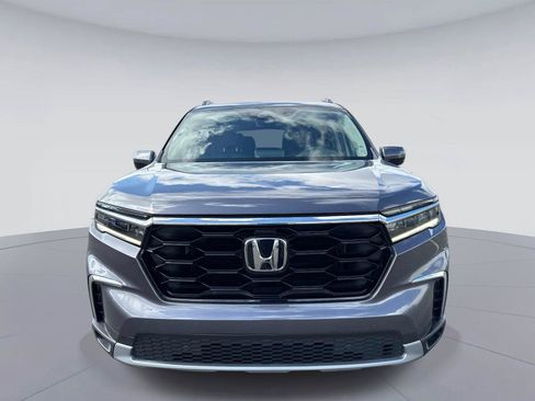 Certified 2025 Honda Pilot Touring image 9