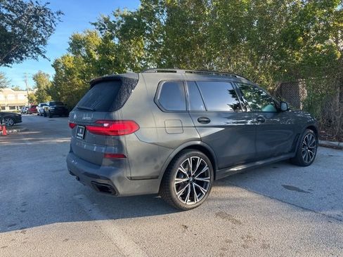 Used 2022 BMW X7 M50i image 7