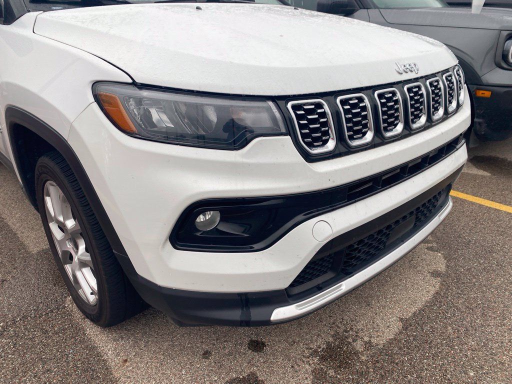 Used 2025 Jeep Compass Limited AWD/4WD image 4