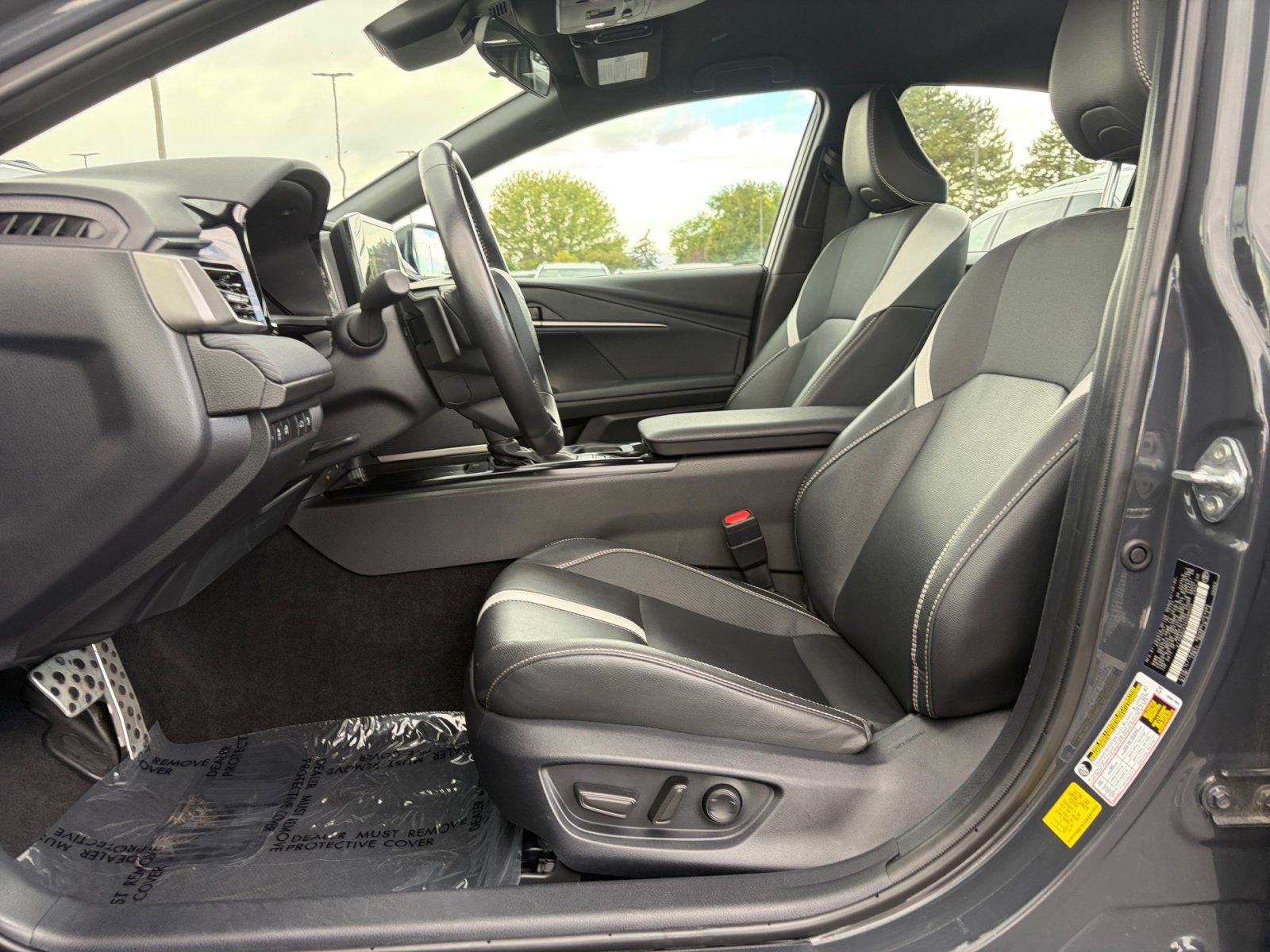 Used 2025 Toyota Camry SE FWD image 11