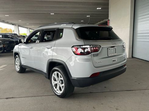 Used 2024 Jeep Compass Latitude AWD/4WD image 3