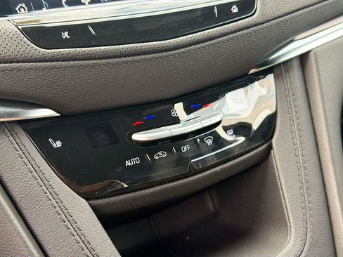 New 2026 Cadillac XT5 Luxury image 15