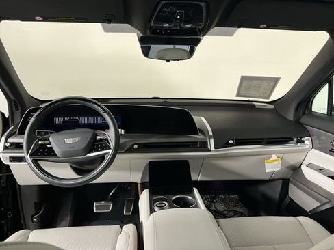 Used 2026 Cadillac Vistiq Sport image 21