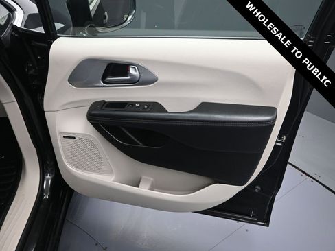 Used 2018 Chrysler Pacifica Limited w/ Advanced Safetytec Group image 38