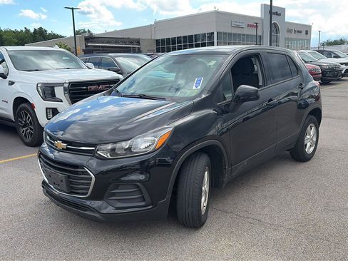Used 2021 Chevrolet Trax LS w/ Tint and Cruise Package AWD/4WD image 4
