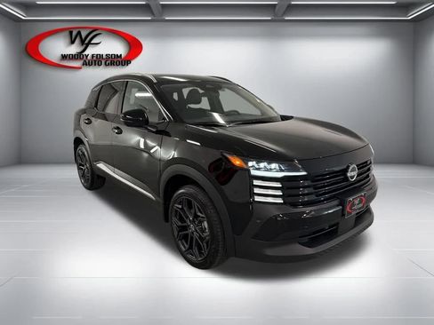 Used 2026 Nissan Kicks SR FWD image 3