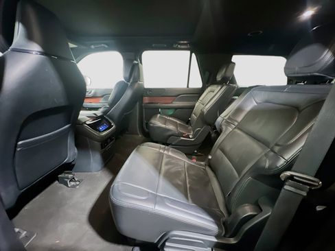 Used 2024 Lincoln Navigator Reserve image 19