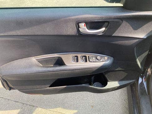 Used 2019 Kia Optima S image 11