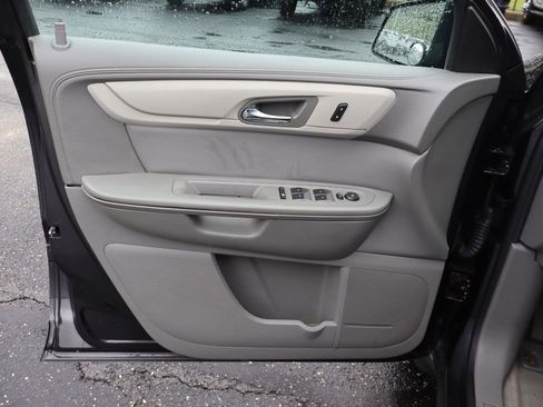 Used 2015 Chevrolet Traverse LS FWD image 23