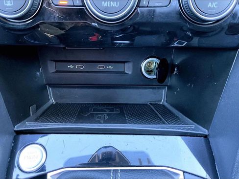 Used 2024 Volkswagen Taos SE image 16