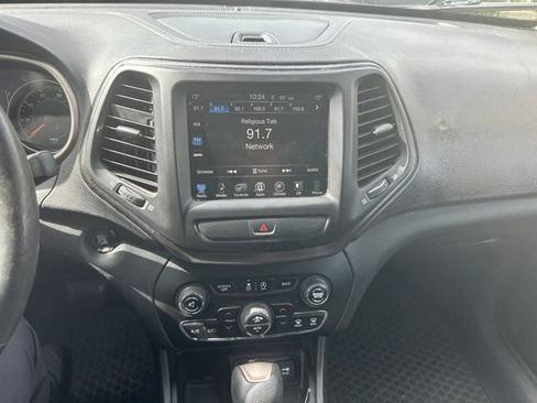 Used 2015 Jeep Cherokee Latitude w/ Comfort/Convenience Group FWD image 13