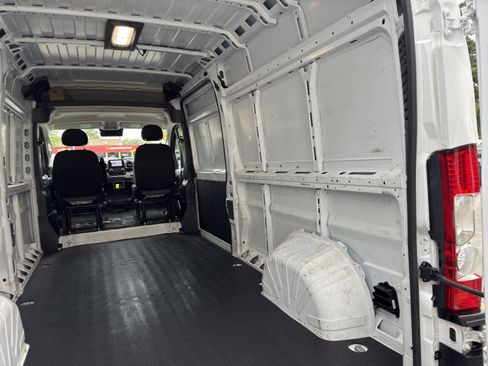 Used 2025 RAM ProMaster 2500 w/ Convenience Group FWD image 11