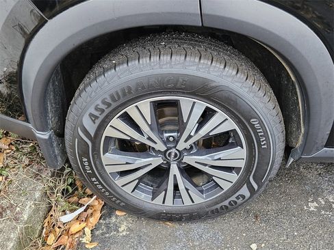 Certified 2023 Nissan Rogue SV image 9