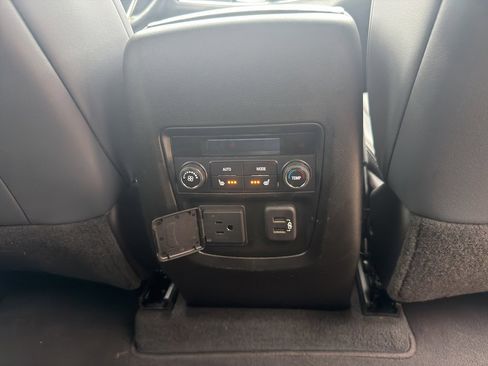 Used 2024 Buick Enclave Premium image 16