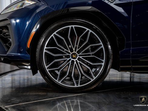 Used 2025 Lamborghini Urus SE image 8