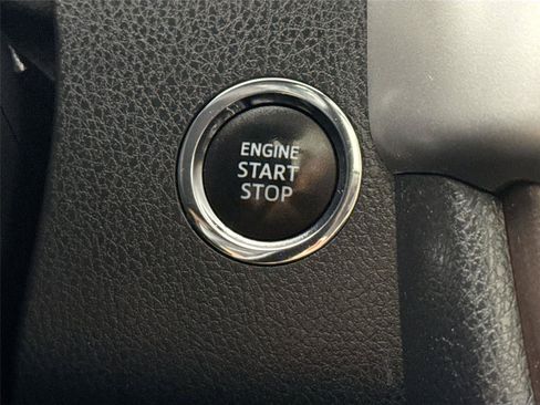 Used 2019 Toyota Highlander Limited Platinum AWD/4WD image 21