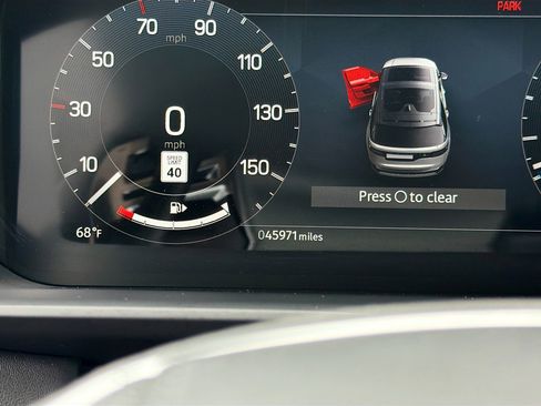 Used 2023 Land Rover Discovery Metropolitan Edition image 43