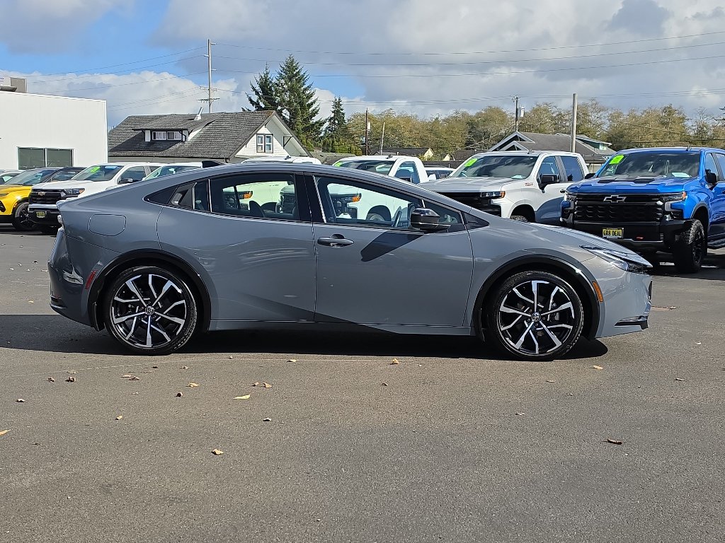 Used 2024 Toyota Prius Prime Premium FWD image 8