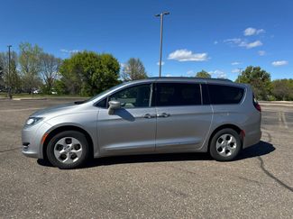 Used 2017 Chrysler Pacifica Touring-L Plus FWD video 2