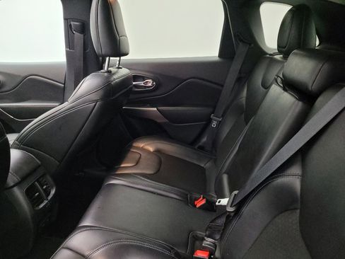 Used 2019 Jeep Cherokee Latitude Plus image 18