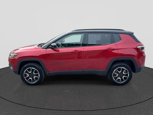 Used 2025 Jeep Compass Trailhawk AWD/4WD image 5