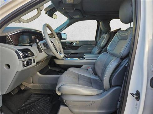 Used 2019 Lincoln Navigator Select RWD image 16