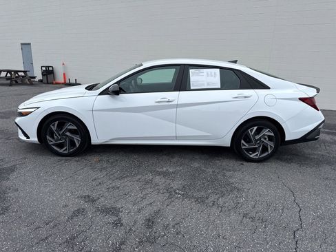 Certified 2025 Hyundai Elantra Sport image 4