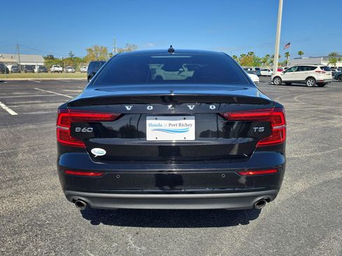 Used 2019 Volvo S60 T5 Momentum w/ Premium Package image 5