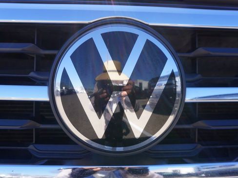 Used 2023 Volkswagen Atlas Cross Sport SEL image 31