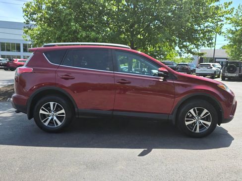Used 2018 Toyota RAV4 XLE AWD/4WD image 9
