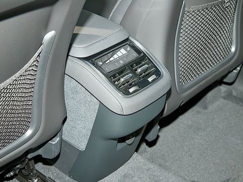 New 2026 Volvo XC90 B5 Ultra w/ Protection Package image 22