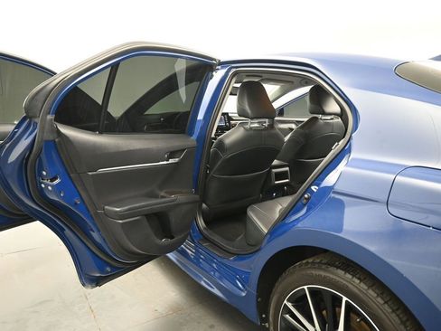 Used 2023 Toyota Camry SE w/ Cold Weather Package image 16