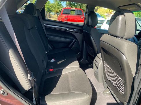 Used 2014 Kia Sorento LX FWD image 12