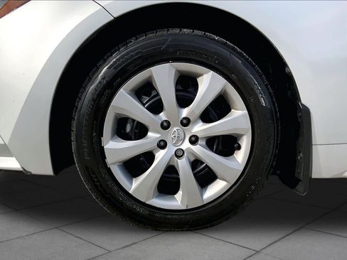 Used 2025 Toyota Corolla LE FWD image 11
