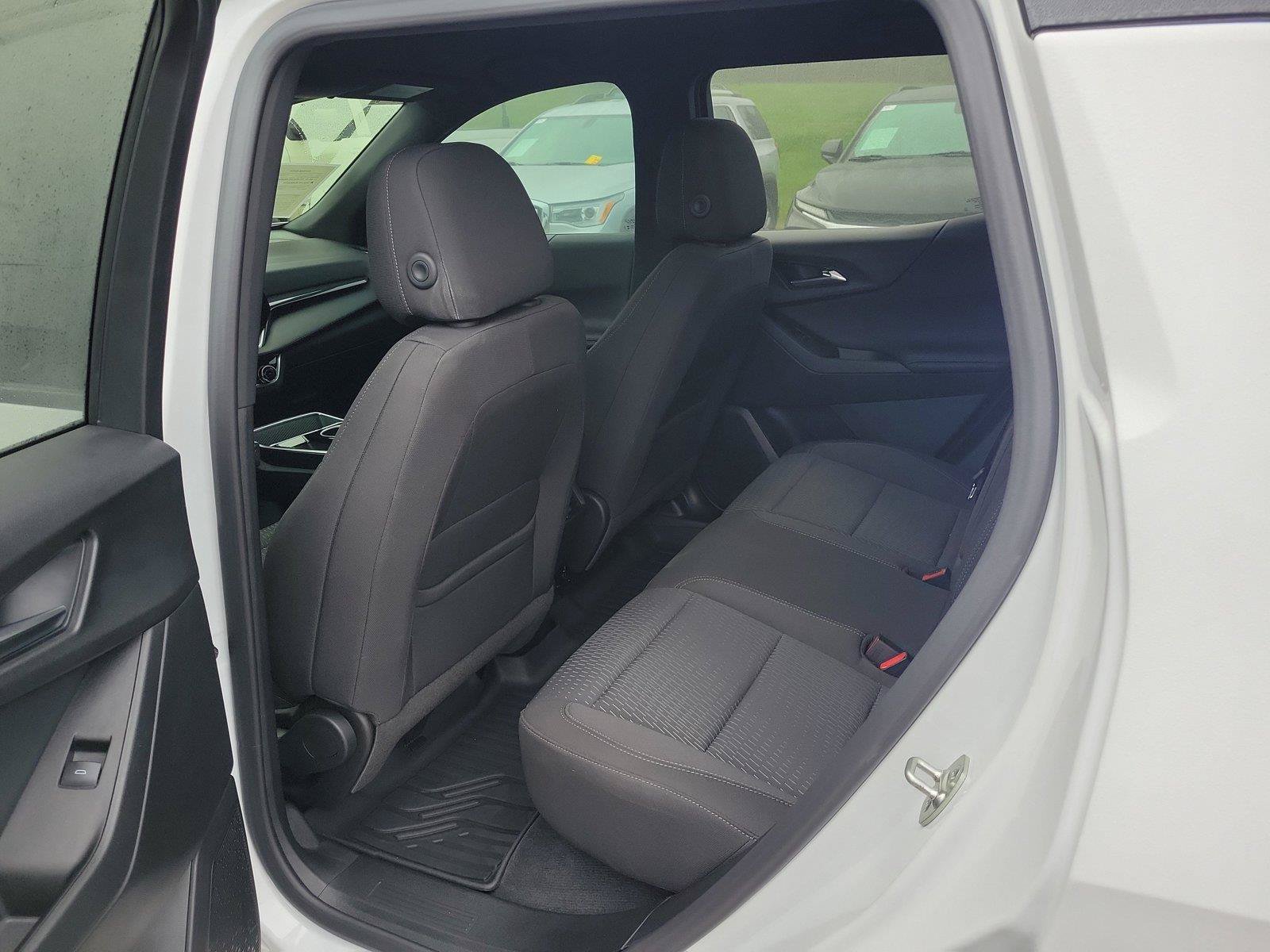 Used 2025 Chevrolet Equinox LT FWD image 12