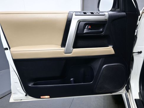 Used 2013 Toyota 4Runner SR5 image 9