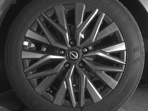 Used 2025 Nissan Altima 2.5 SV FWD image 12
