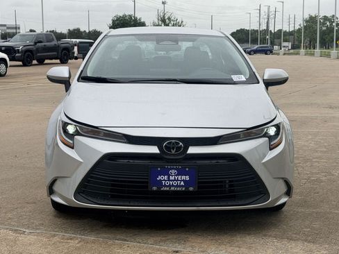 Used 2025 Toyota Corolla LE FWD image 3